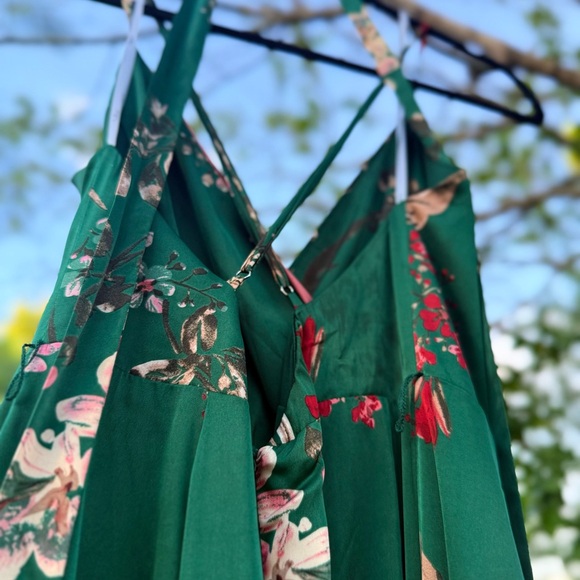 NWT LULU’S Silky Emerald Floral Maxi Slit Dress (Size M) - Picture 17 of 17